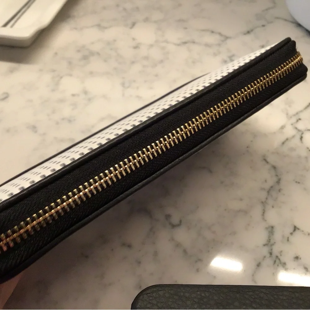 NWT COLE HAAN “Linley” Perforated Travel Wallet GORGEOUS! - Picture 4 of 9